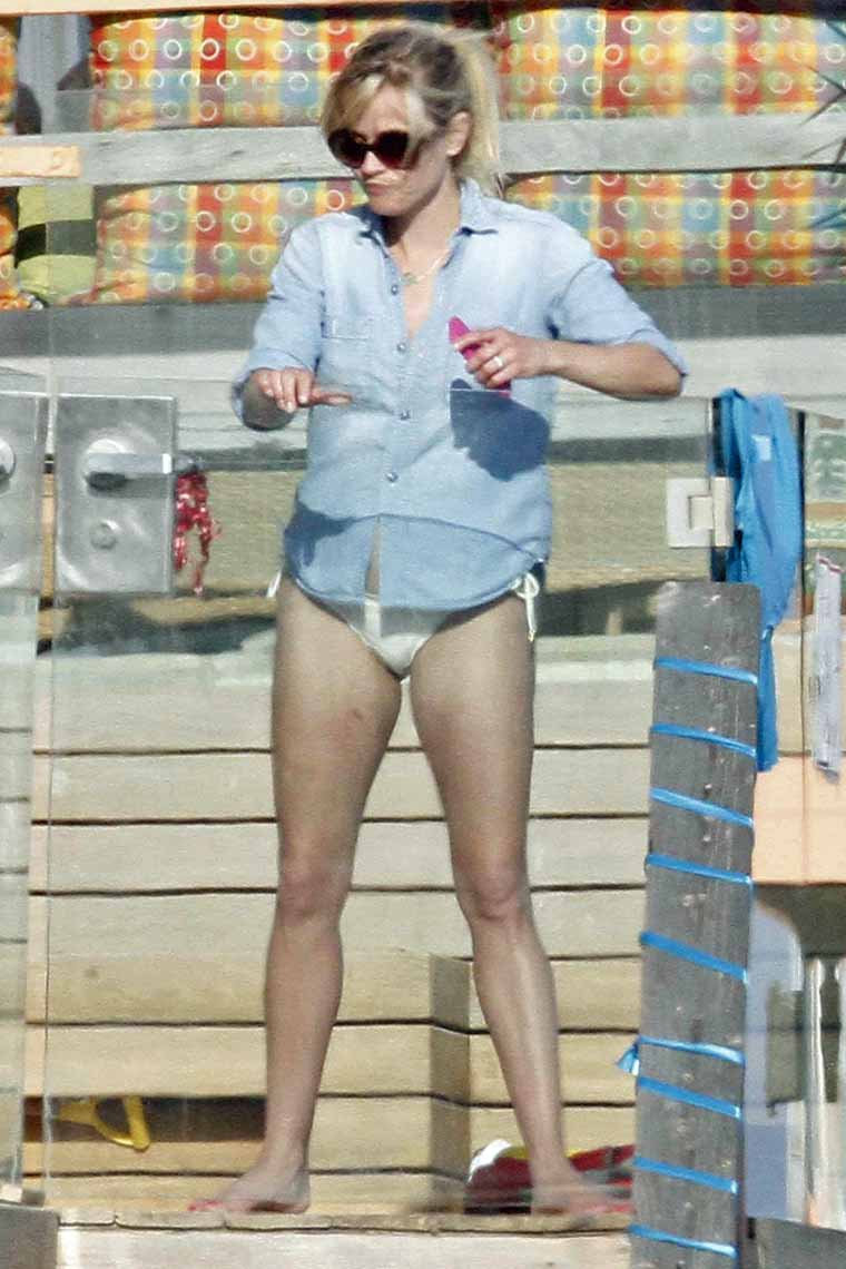 Reese Witherspoon's ass in a bikini