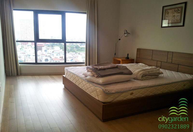 Căn hộ 2 phòng ngủ lót sàn gỗ cao cấp tầng 17 cho thuê tại City Garden