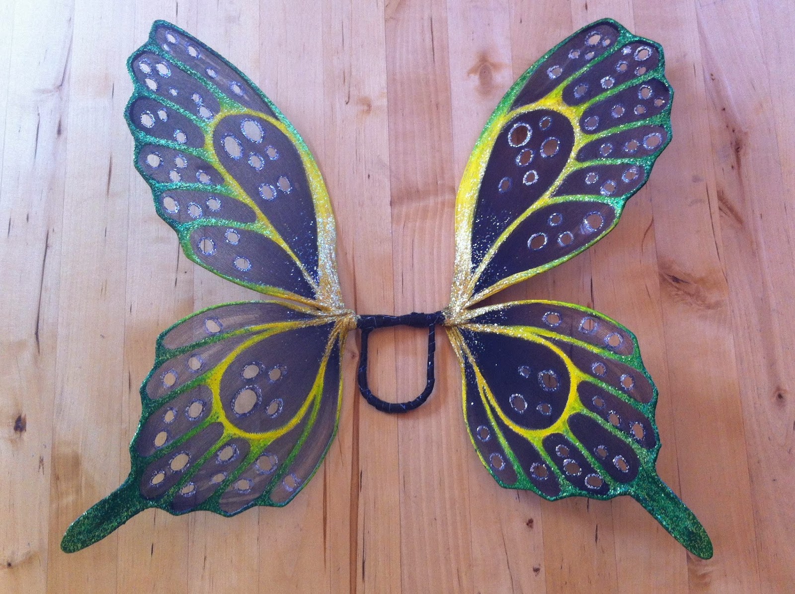 Forgotten Trinkets : Saint Patrick's Day Mini Wings