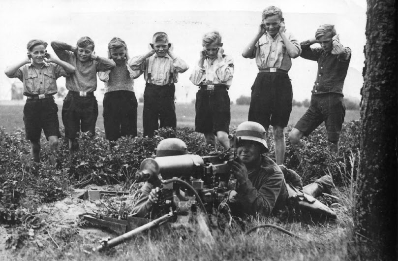 29 Vintage Photos of Child Soldiers in World War II Vintage Everyday