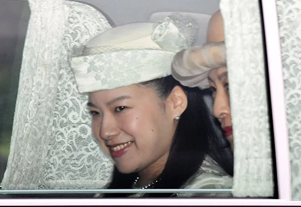 Princess Ayako officially got engaged to Kei Moriya with a traditional ceremony held in Tokyo. Emperor Akihito and Empress Michiko