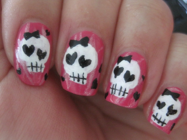 skull nails, nails, beautiful nails, extra nails, funny nails