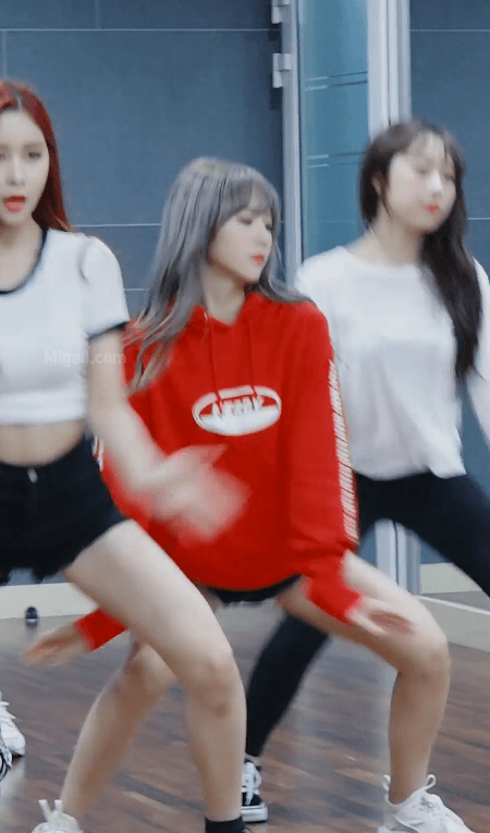 우주소녀 루다 사복 돌핀팬츠