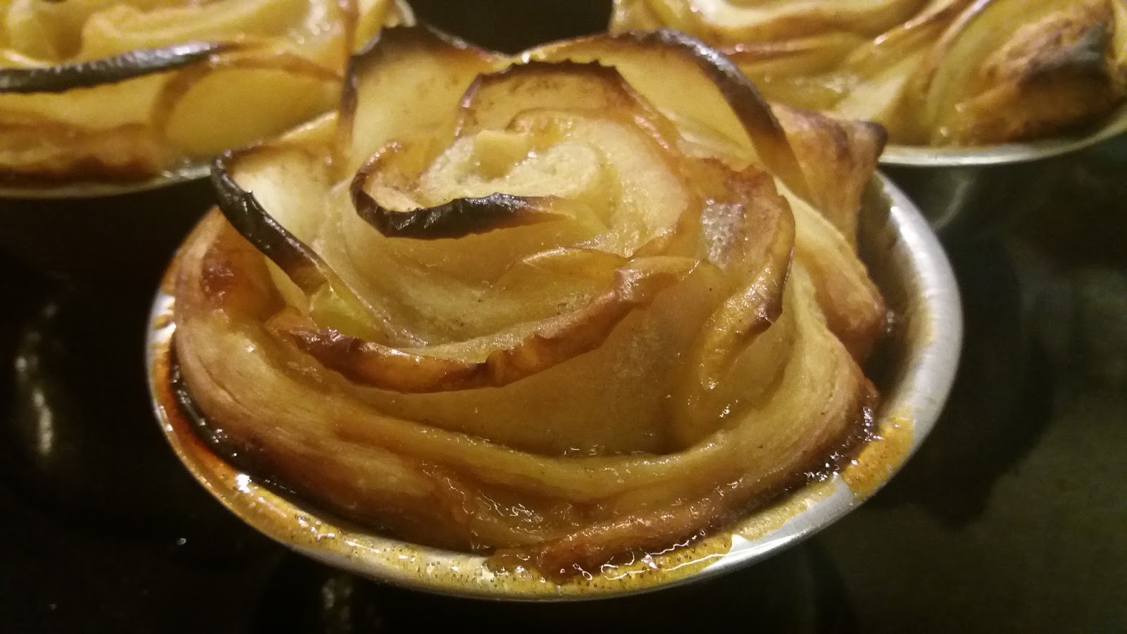 Розички от бутер тесто с ябълки