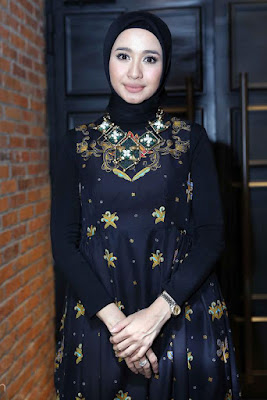 Artis cantik Hijab laudya cynthia bella terbaru Artis cantik Hijab laudya cynthia bella tattoo