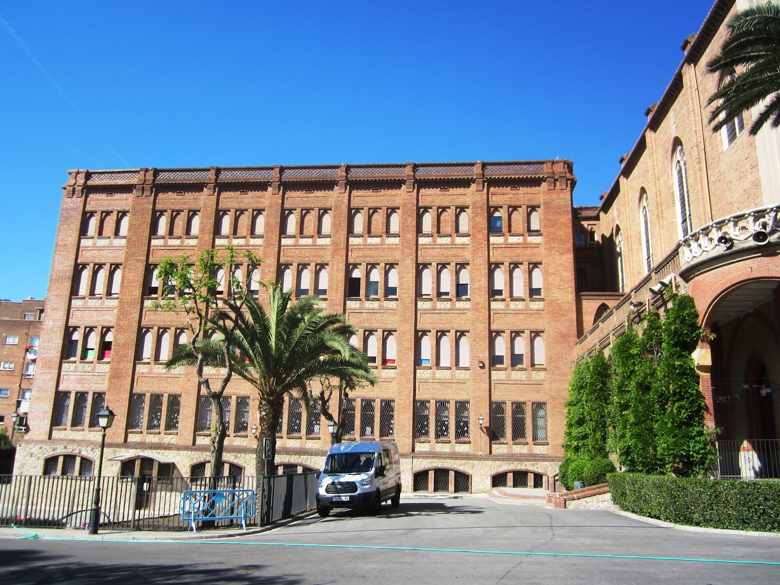 Redescubriendo Barcelona y más allá 03/05/2016 Colegio Teresiano de