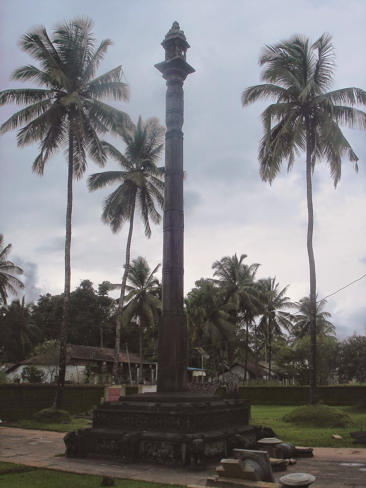 Rahul's Blog: Humcha - Jain Pilgrimage Place and Achakanya Waterfalls