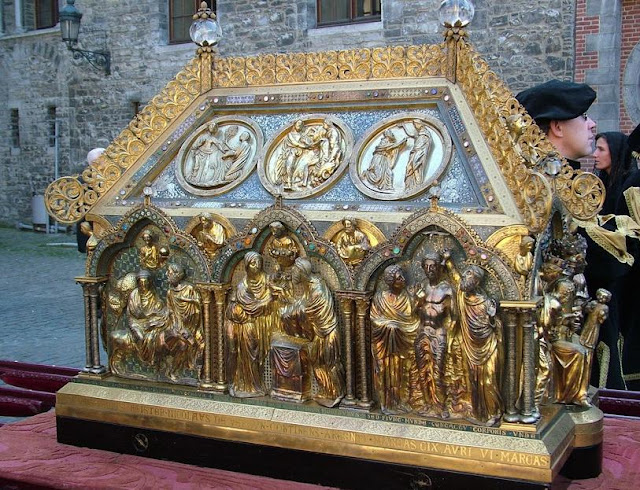 Η λάρνακα λειψανοθήκη της Notre-Dame Flamande στη Τουρνέ.