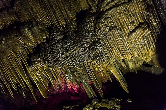 Step into the magical world of the most beautiful cave of the Dong Van Rock Plateau 2