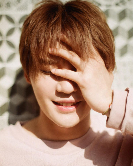 Junsu đẹp trai 'dễ sợ', khoe vũ đạo sexy trong MV mới ra lò - Ảnh 6 Junsu dep trai 'de so', khoe vu dao sexy trong MV moi ra lo - Anh 6