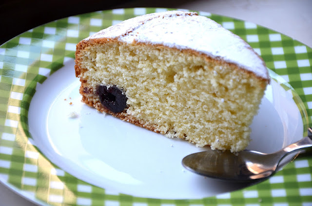 torta sofficissima alle amarene e uvetta