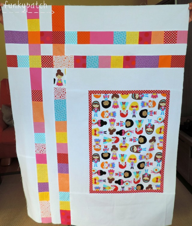 Colcha de patchwork para cuna con Súper Heroínas