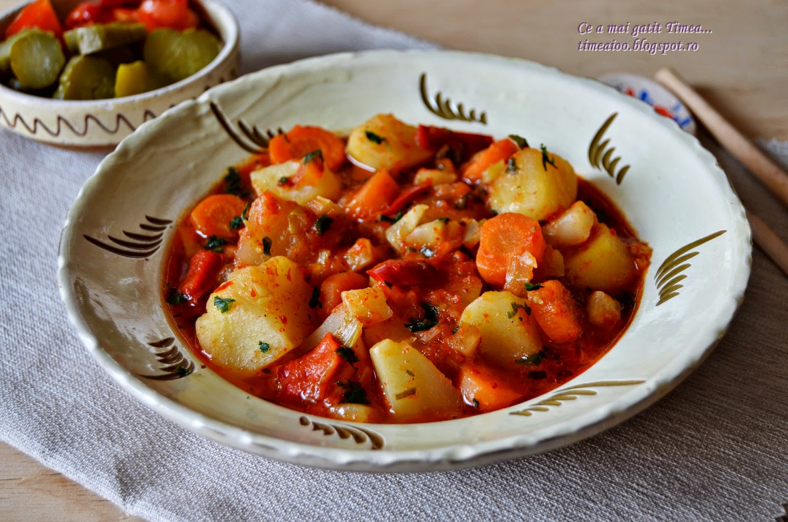 Gulyas de cartofi cu legume