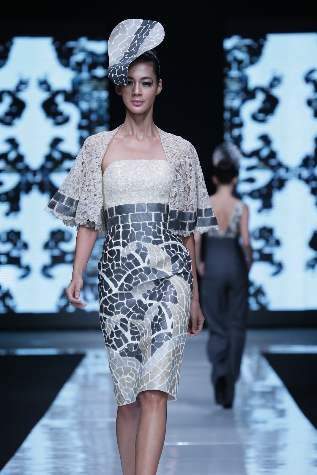 The Wright Wreport Jakarta Fashion Week 2013 Has Eye On WORLD