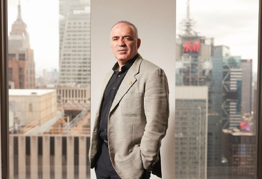  Garry Kasparov, dans son bureau de New York (Etats-Unis), ville où le Russe est en exil politique depuis 2013 - Photo © Brian Shumway