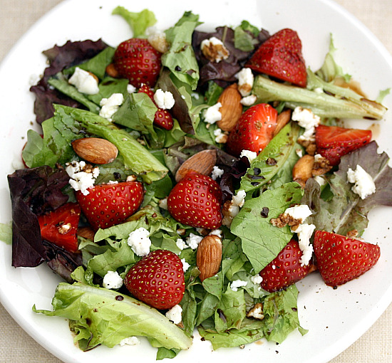 Mixed Green with Berries Almonds and Buttermilk Thyme Dressing Recipe