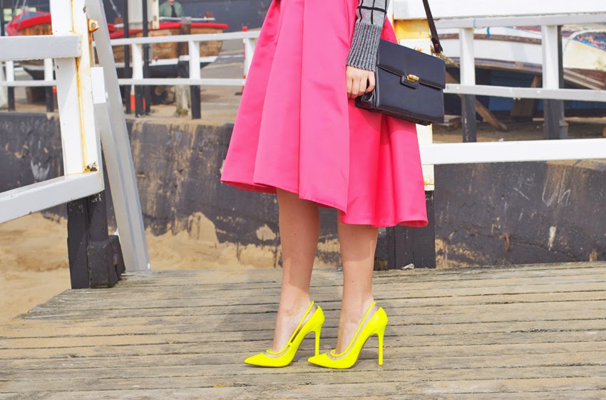 5/5 HOW TO STYLE THE ARALYNN SKIRT X ASOS FF - Petite Side of Style