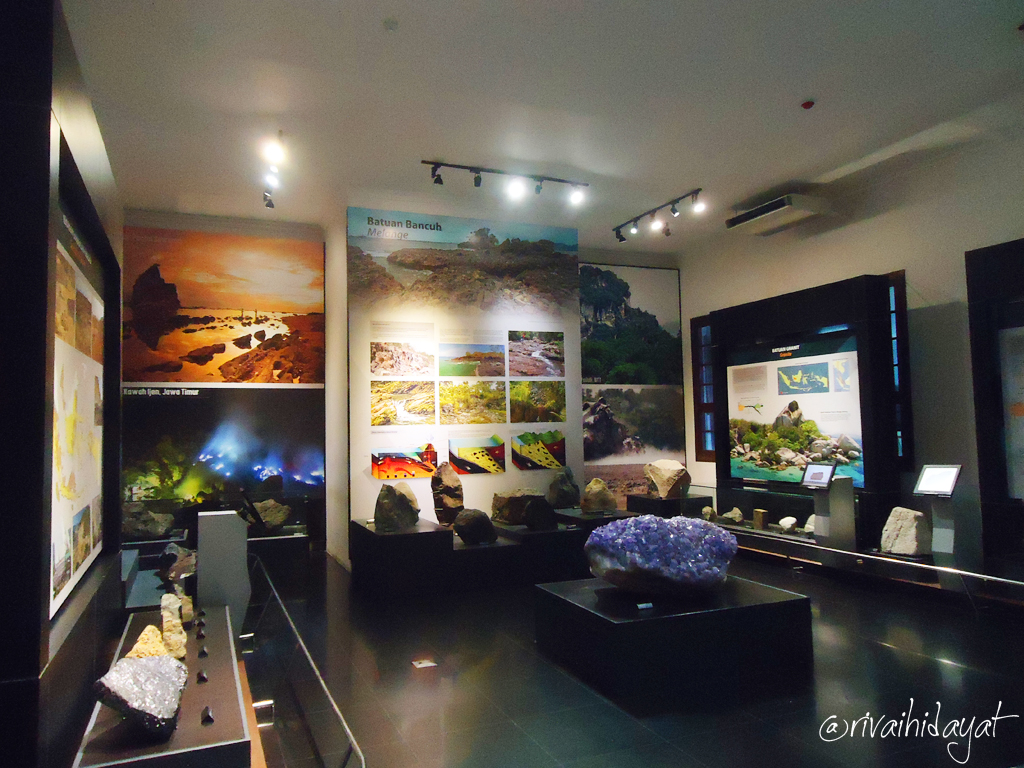 Djelajah Museum: Museum Geologi, Bandung - Rivai Hidayat