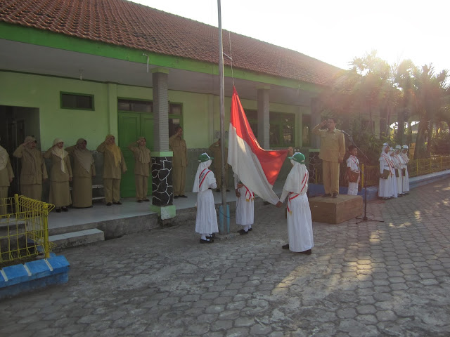 upacara pengibaran bendera merah putih