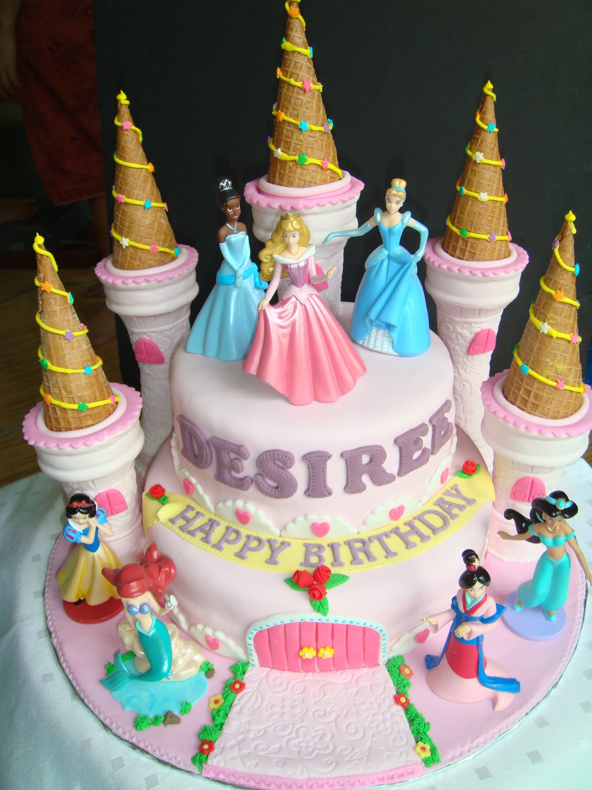 Yummy Baking: Princess Castle Fondant Cake (D1)