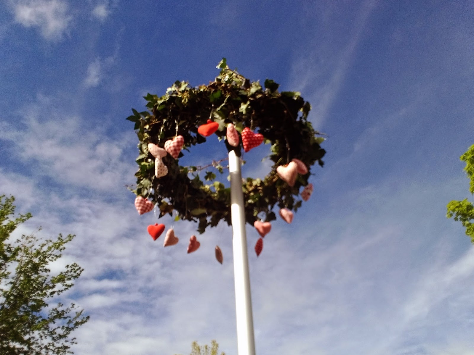 deko und kreatives und diy Maibaum für den Garten