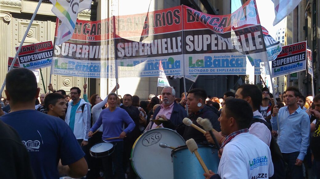 Comisión Gremial Interna Banco Supervielle Columna compañeros