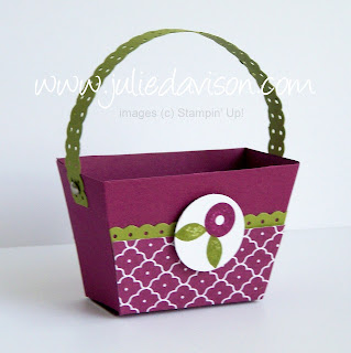 http://juliedavison.blogspot.com/2012/04/summer-smooches-purse-die-basket.html