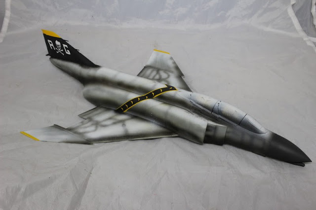 Montage pas à pas du F-4B Phantom II d'eduard au 1/48. F-4B Phantom II,Eduard 1/48, La réalisation de la décoration.