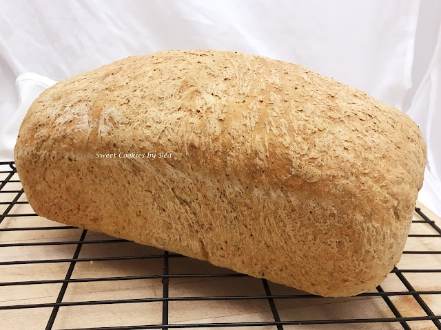 Pan de molde de semi centeno con semillas de amapola