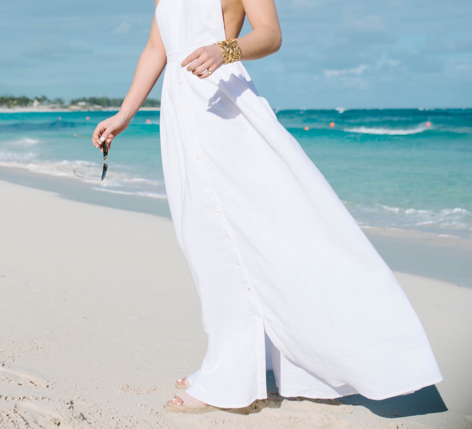 Summer Wind: Stunning White Backless Maxi Dress