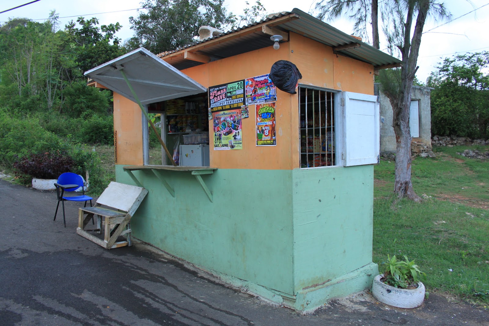 JAMAICA Exxperience JAMAICAN Exxperience 27 The Little Shops