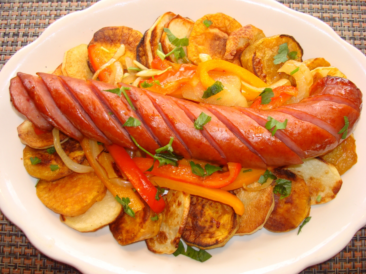 LA COCINA DEL POLLO ROASTED KIELBASA SAUSAGE WITH POTATOES AND ONIONS