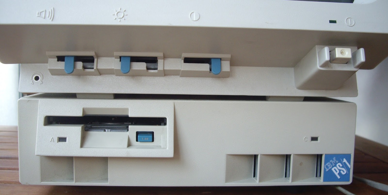 Retro Ordenadores Orty: Ordenador IBM PS/1 (modelo 2011) (1990)