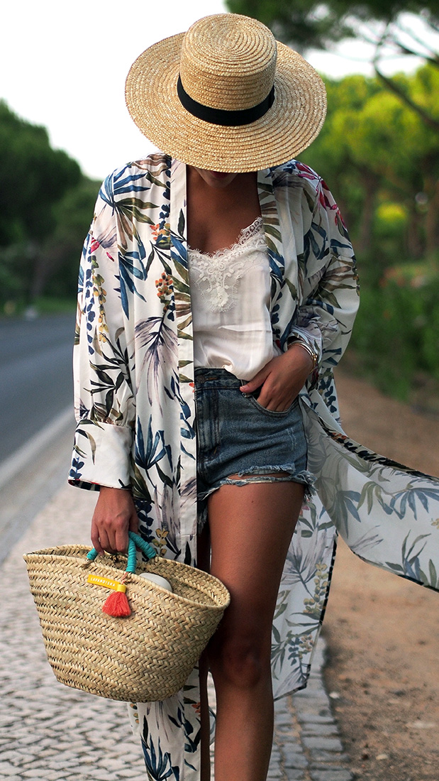 Beach style, streetstyle - Floral Kimono, denim shorts, silk top HM, straw hat, dior sunglasses, straw bag