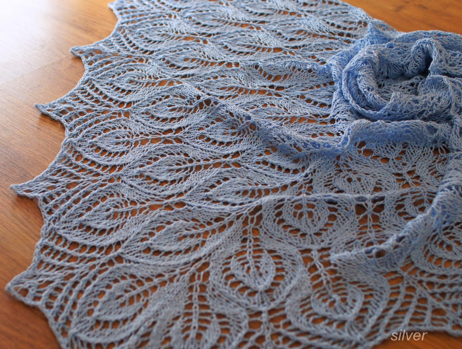 пряжа для шали крючком. шали из ниток нако. шаль из пряжи ирис. нитки для вязки шали крючком. пряжа для шалей.