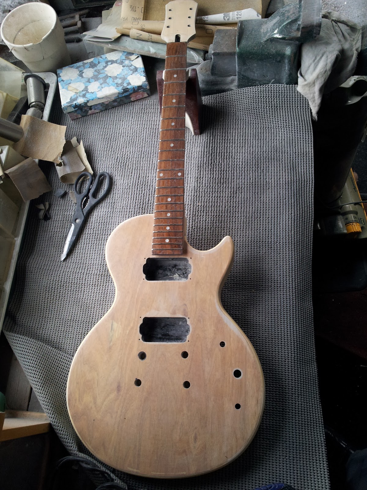 DLP Guitars Epiphone Les Paul Special Model 4 Sanding, Sanding and