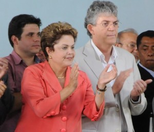 Ricardo e Dilma entregam casas populares e participam de reunião com empresariado paraibano