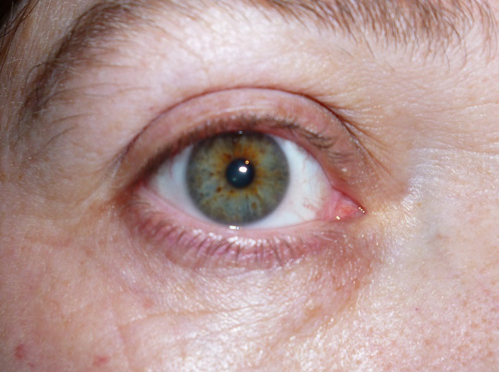 Madhouse Family Reviews Simple Revitalising Eye RollOn review