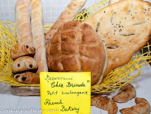 Croissant. Pain au chocolat. Fougasse. Baguette