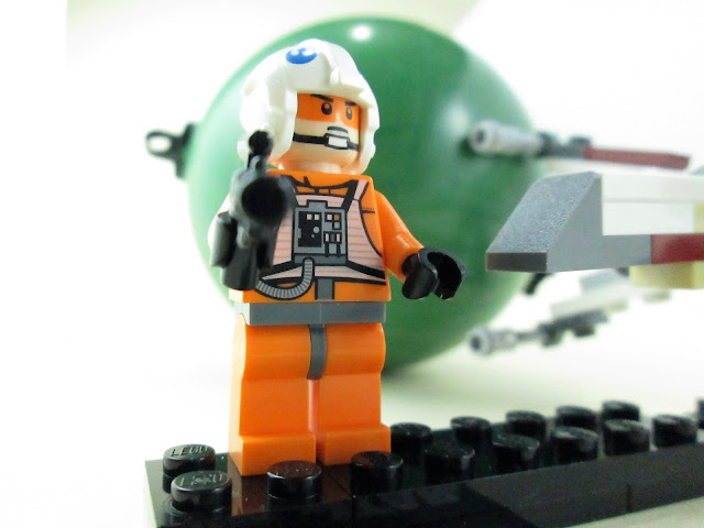 Set LEGO Star Wars 9677-1: X-wing Starfighter & Yavin 4