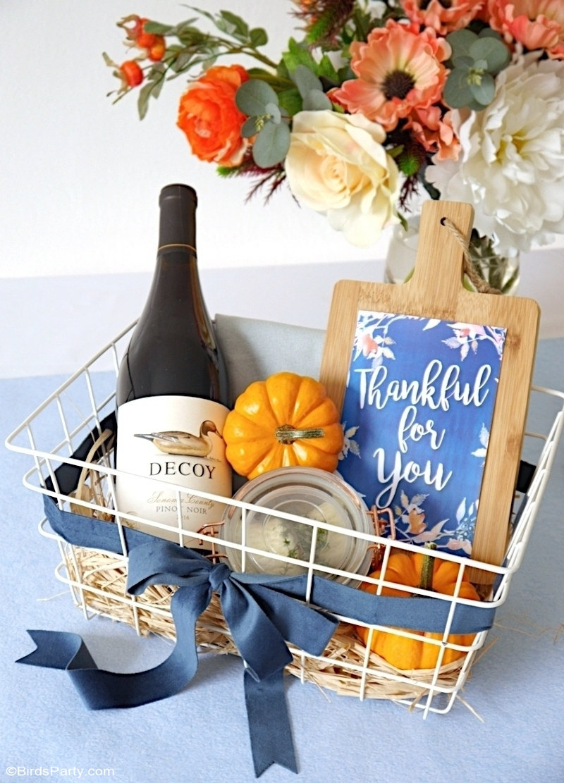 A Blue and Orange Thanksgiving Table - an elegant and modern, autumnal dinner party tablescape with charcuterie cheese board and wine pairing ideas! by BirdsParty.com @birdsparty #thanksgiving #thanksgivingtable #thanksgivingtablescape #blueorangetable #bleuorangethanksgiving #falltable #falldinnerparty #dinnerpartytable #fallpartyideas #cheesewineparty #charcuterieboard #cheeseboard #fallcharcuterieboard