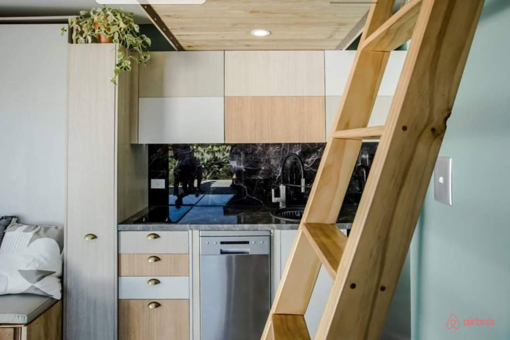 Raglan Beach House [ TINY HOUSE TOWN ]