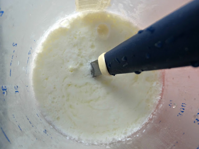 Buttermilk casero, leche cortada con limón