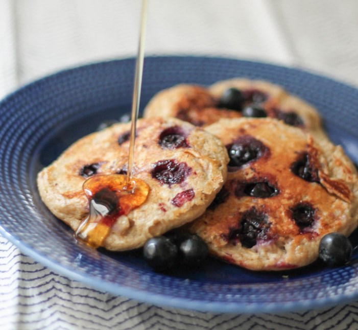 Oatmeal Blueberry Yogurt Pancakes #highprotein #glutenfree