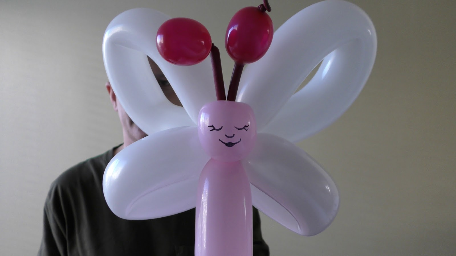 Balloon animals twisting instructions Butterfly of balloons