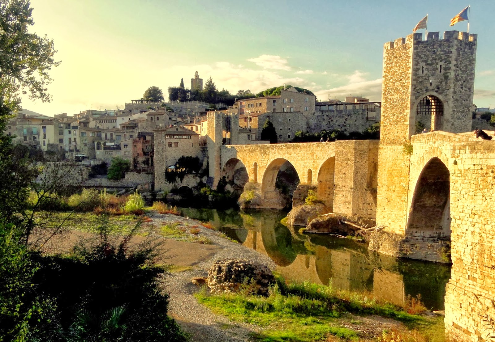 Испания рупит и бесалу