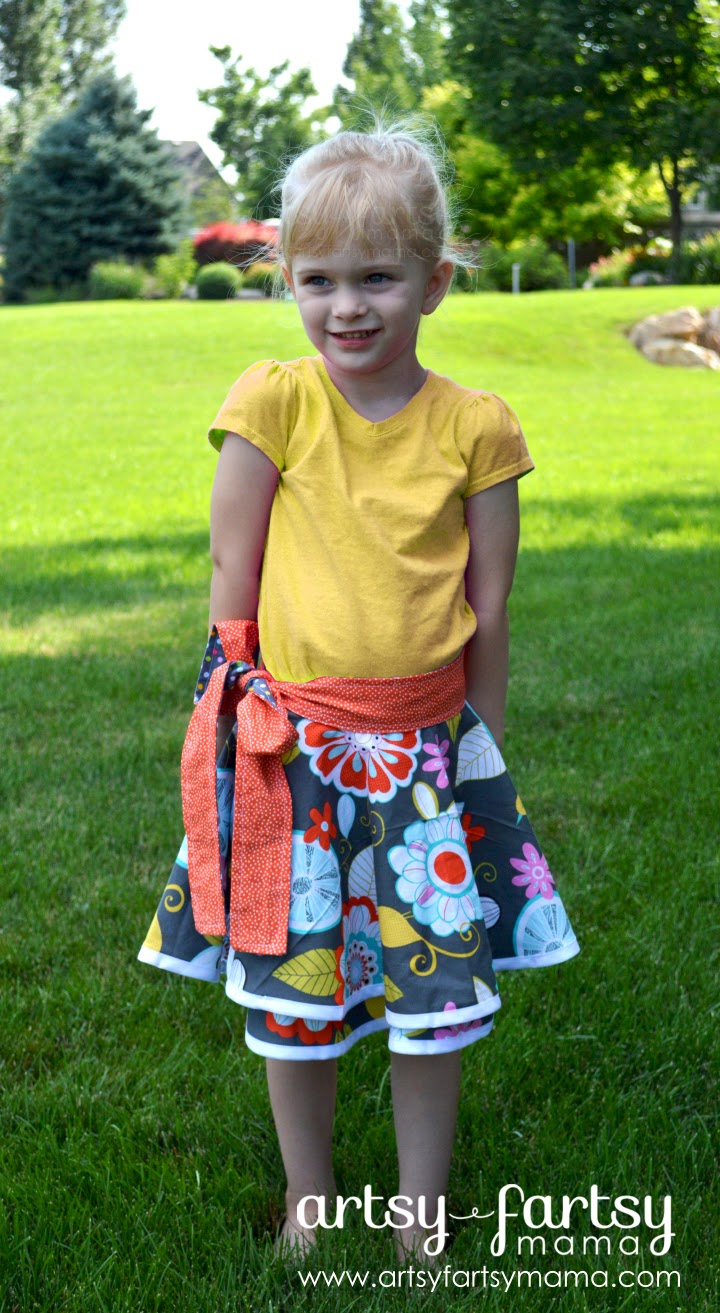 Toddler Wrap Skirt at artsyfartsymama.com #sewing