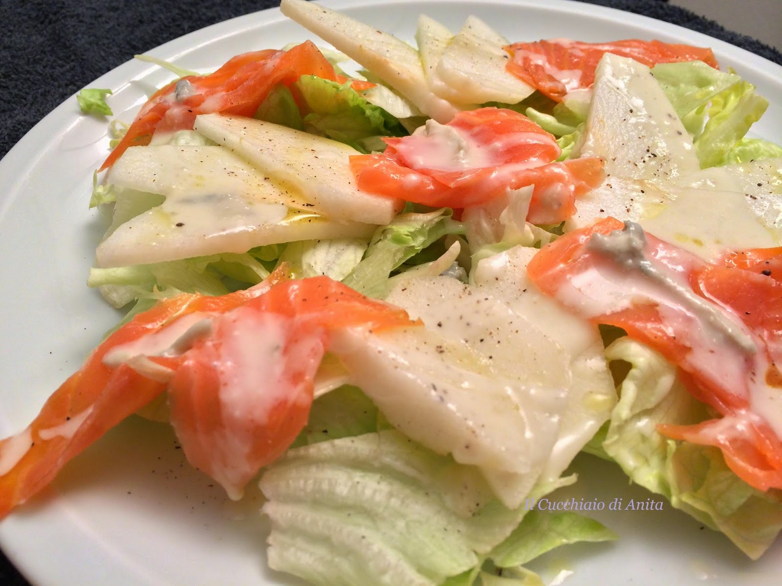 insalata tiepida con salmone e gorgonzola