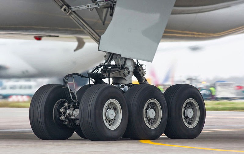 عجلات طائرة من نوع بوينغ 777,أنواع عجلات الطائرة,عجلات طائرة بوينغ 777