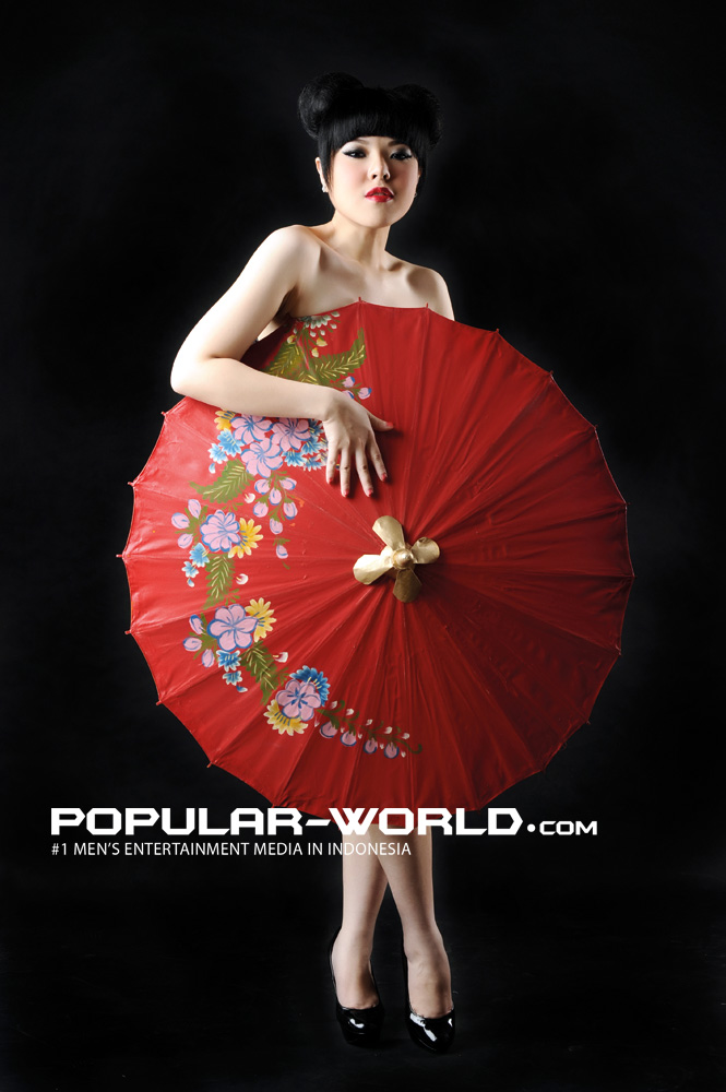 Model Majalah Popular World: Foto Tina Toon Model Majalah Popular World